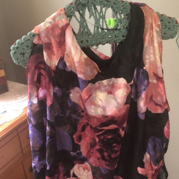 Womens top - Picture 3 of 3